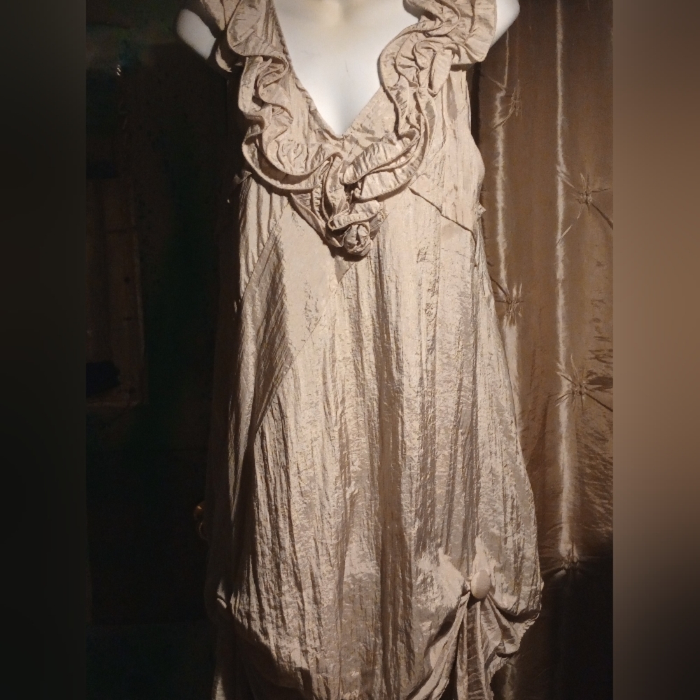 Gold dress med pretty angel